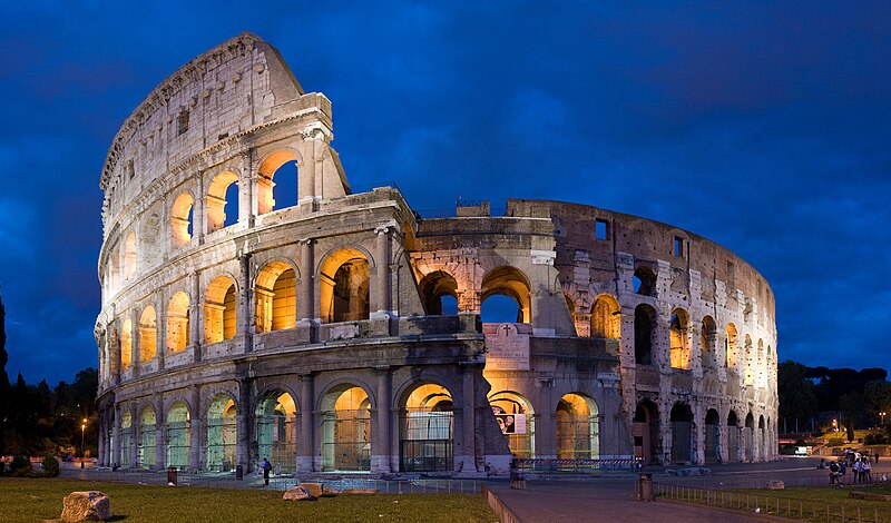 الكولوسوم من أبرز معالم ايطاليا السياحية في مدينة روما