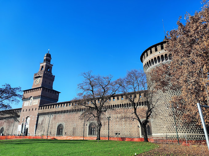 قلعة سفورزيسكو من أبرز معالم السياحية في ميلان