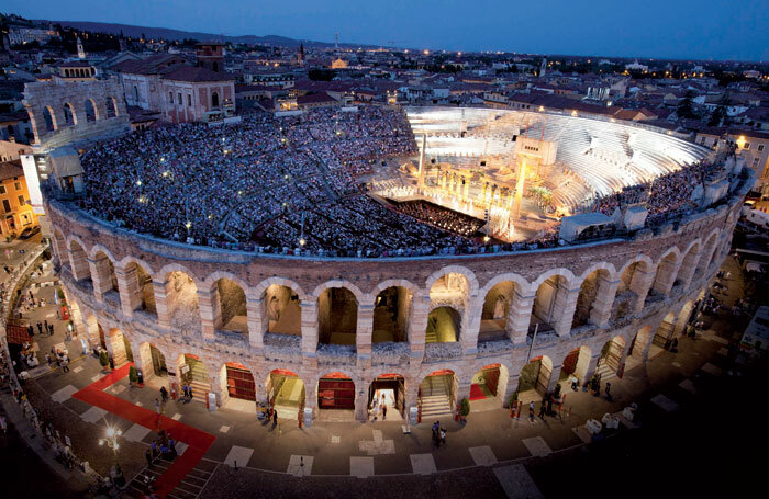 مسرح فيرونا أرينا الروماني من المعالم السياحية في فيرونا