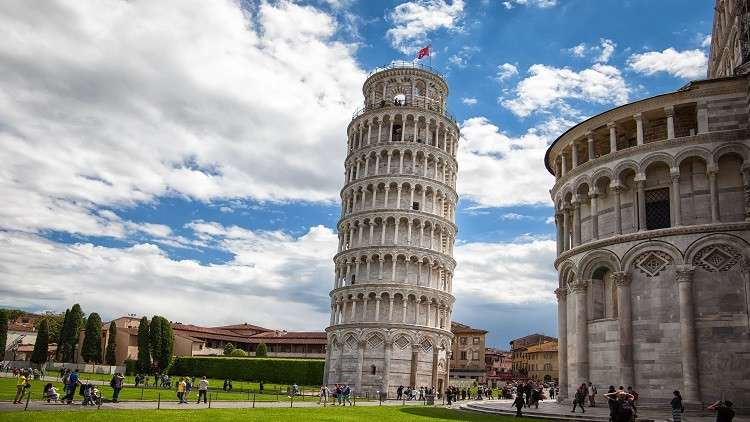 بيزا من افضل المدن السياحية في ايطاليا ويوجد بها برج بيزا المائل الشهير